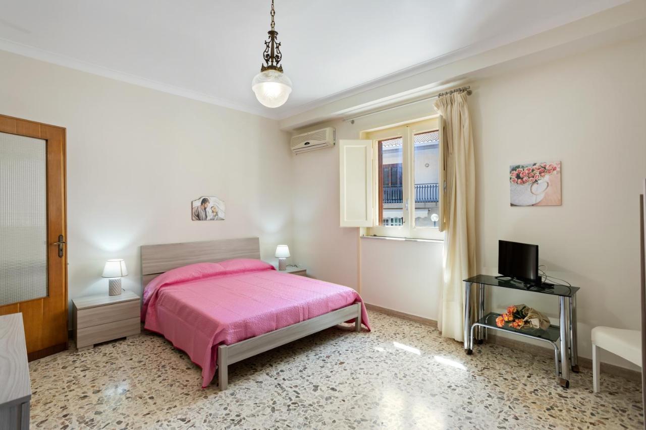 Tra Il Centro E Il Mare Apartment Con Terrazzo Aci Castello Exterior foto